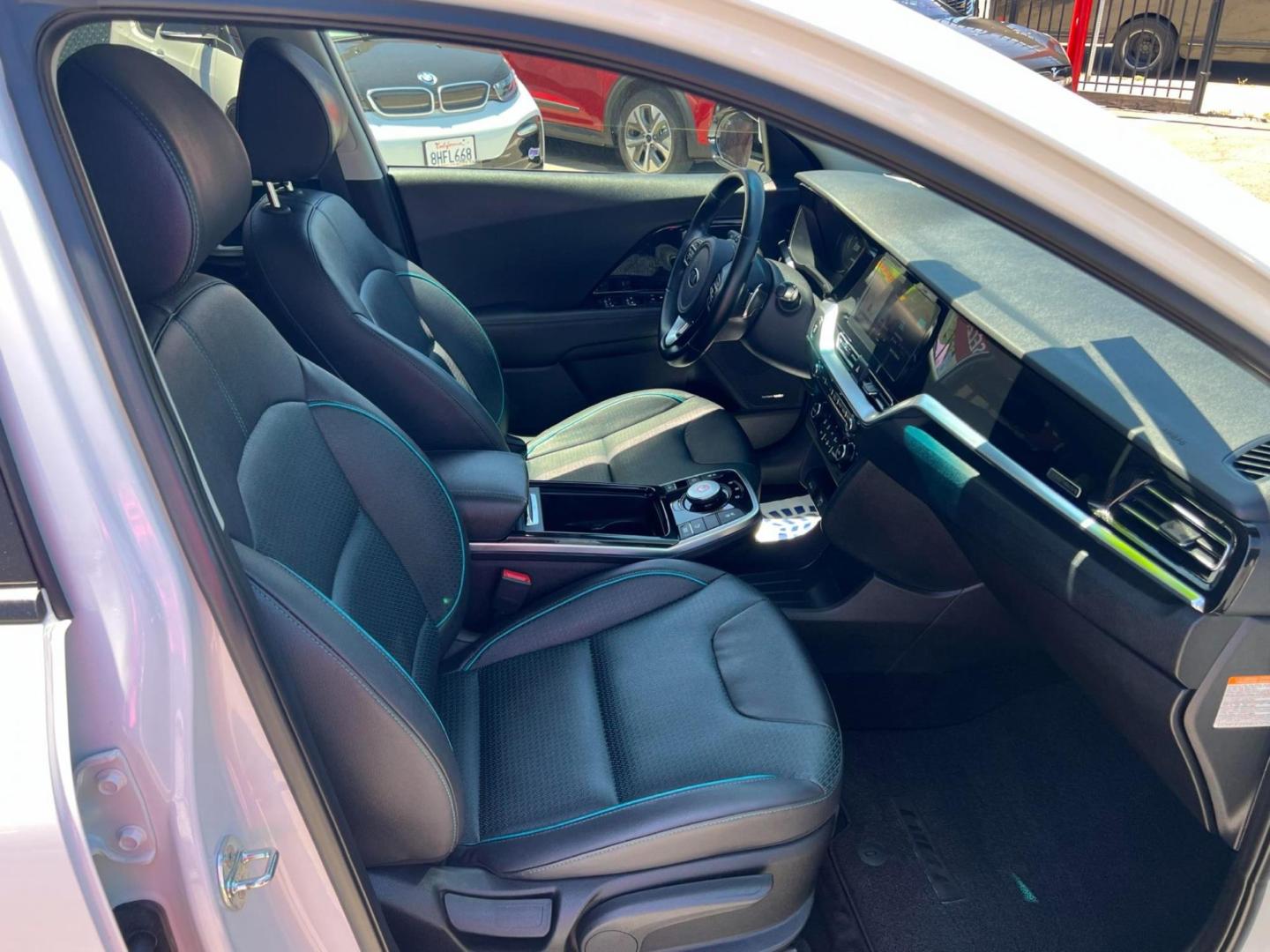 2020 WHITE /BLACK Kia Niro EV EX Premium (KNDCE3LG8L5) , 6A transmission, located at 722 E Miner Ave, Stockton, CA, 95202, (209) 871-6645, 37.956711, -121.282310 - PLUS TAXES AND FEES - Photo#10