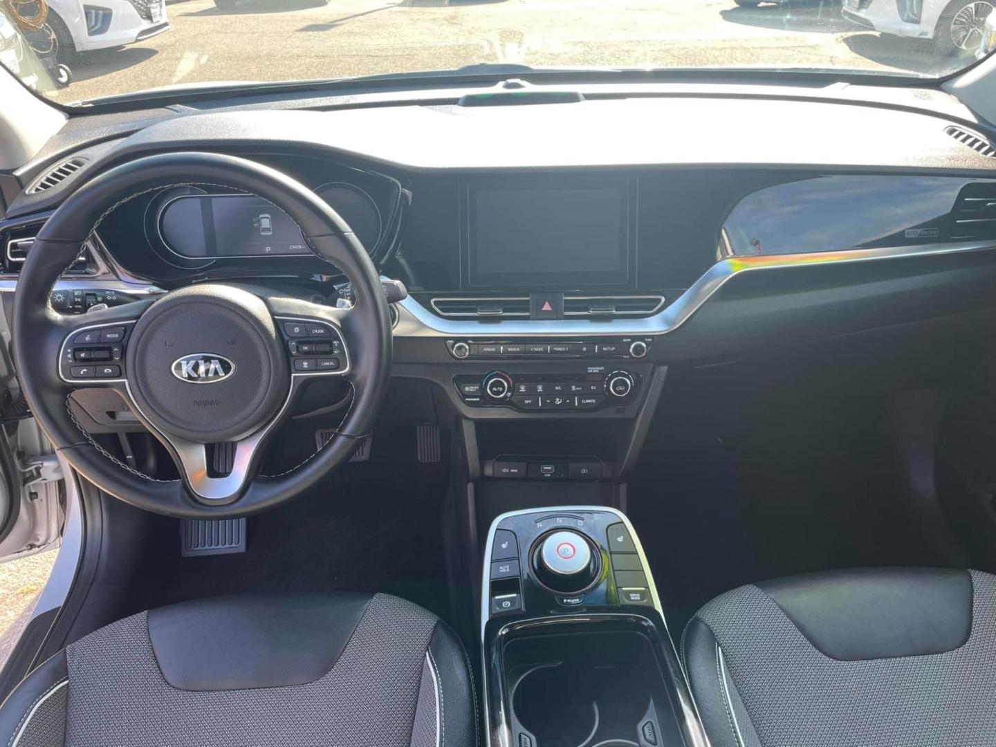 2020 SILVER /BLACK Kia Niro EV (KNDCC3LG3L5) , located at 722 E Miner Ave, Stockton, CA, 95202, (209) 871-6645, 37.956711, -121.282310 - PLUS TAXES AND FEES - Photo#12