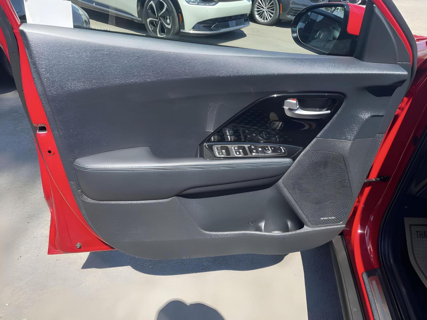 2021 RED Kia Niro EV EX Premium (KNDCE3LG0M5) , 6A transmission, located at 722 E Miner Ave, Stockton, CA, 95202, (209) 871-6645, 37.956711, -121.282310 - PLUS TAXES AND FEES - Photo#4