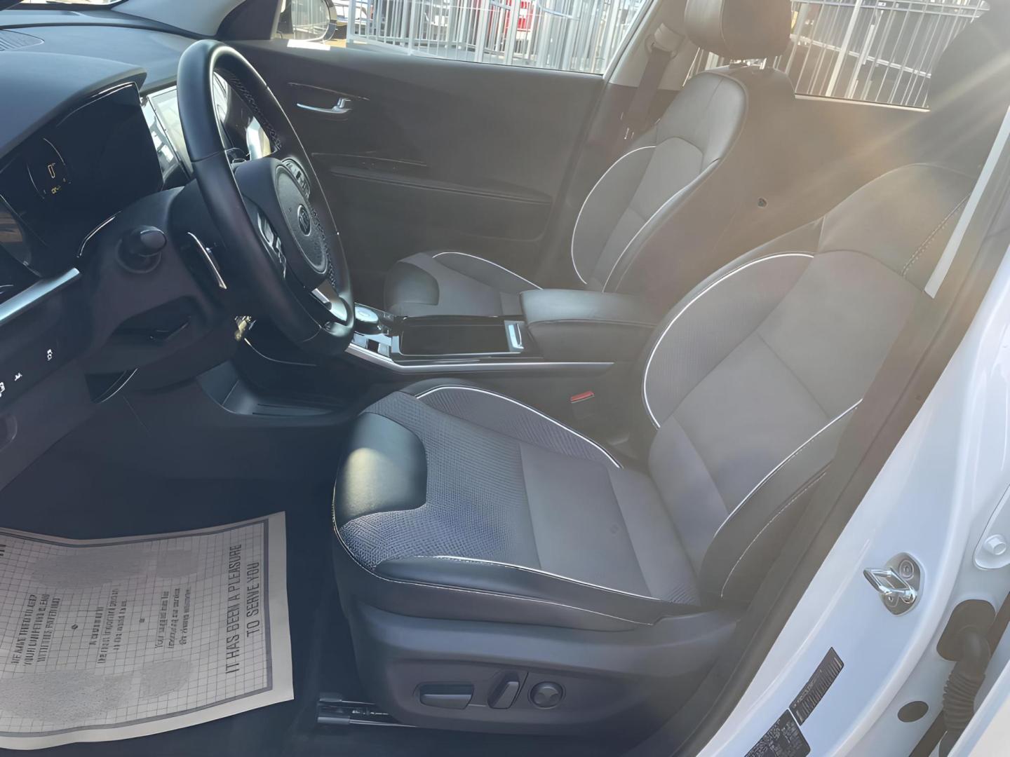 2021 WHITE /Black Kia Niro EV EX (KNDCC3LG1M5) , 6A transmission, located at 722 E Miner Ave, Stockton, CA, 95202, (209) 871-6645, 37.956711, -121.282310 - PLUS TAXES AND FEES - Photo#9