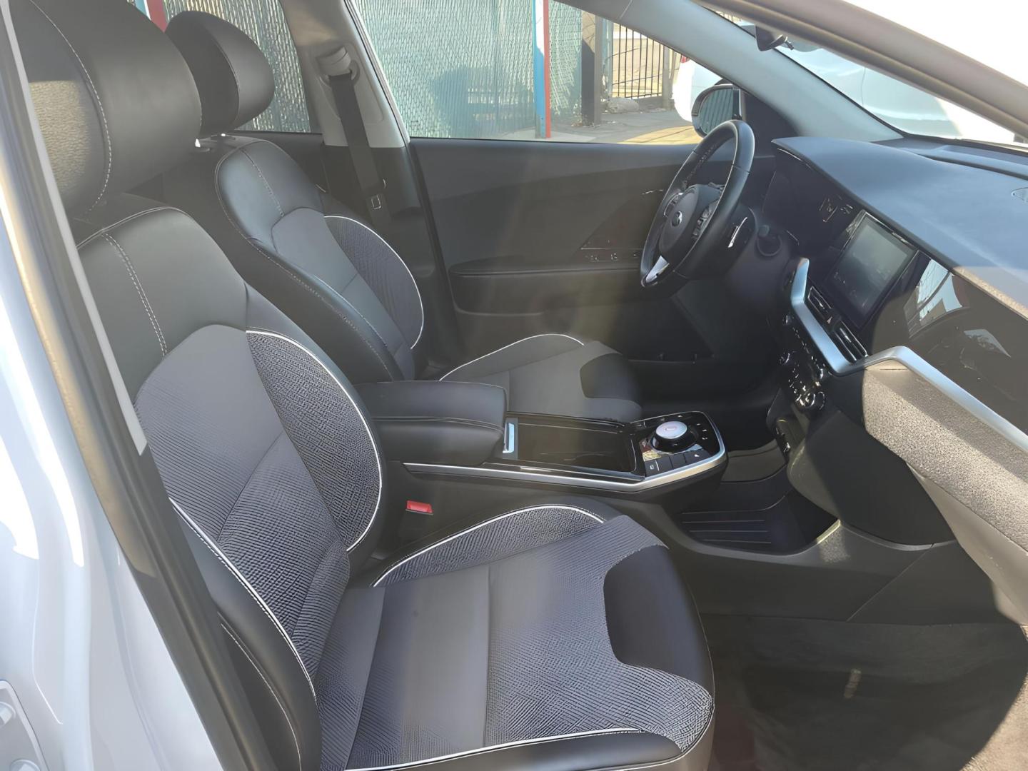 2021 WHITE /Black Kia Niro EV EX (KNDCC3LG1M5) , 6A transmission, located at 722 E Miner Ave, Stockton, CA, 95202, (209) 871-6645, 37.956711, -121.282310 - PLUS TAXES AND FEES - Photo#14