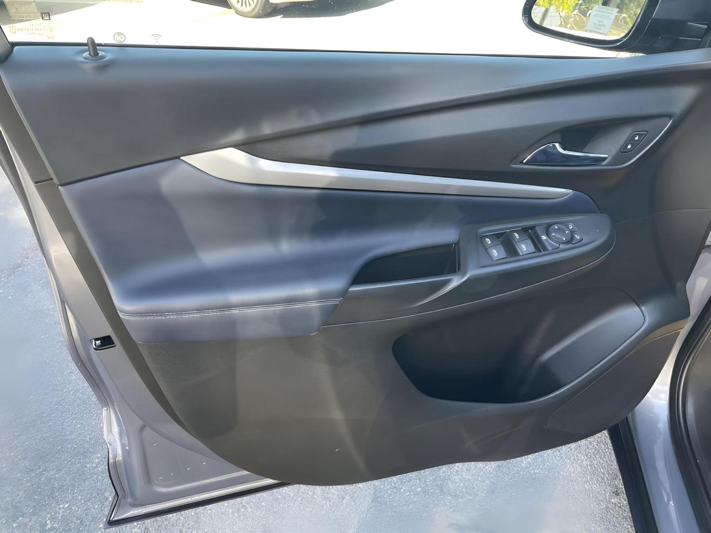 2022 GRAY Chevrolet Bolt EV 1LT (1G1FY6S07N4) with an ELECTRIC engine, 1A transmission, located at 722 E Miner Ave, Stockton, CA, 95202, (209) 871-6645, 37.956711, -121.282310 - PLUS TAXES AND FEES - Photo#8