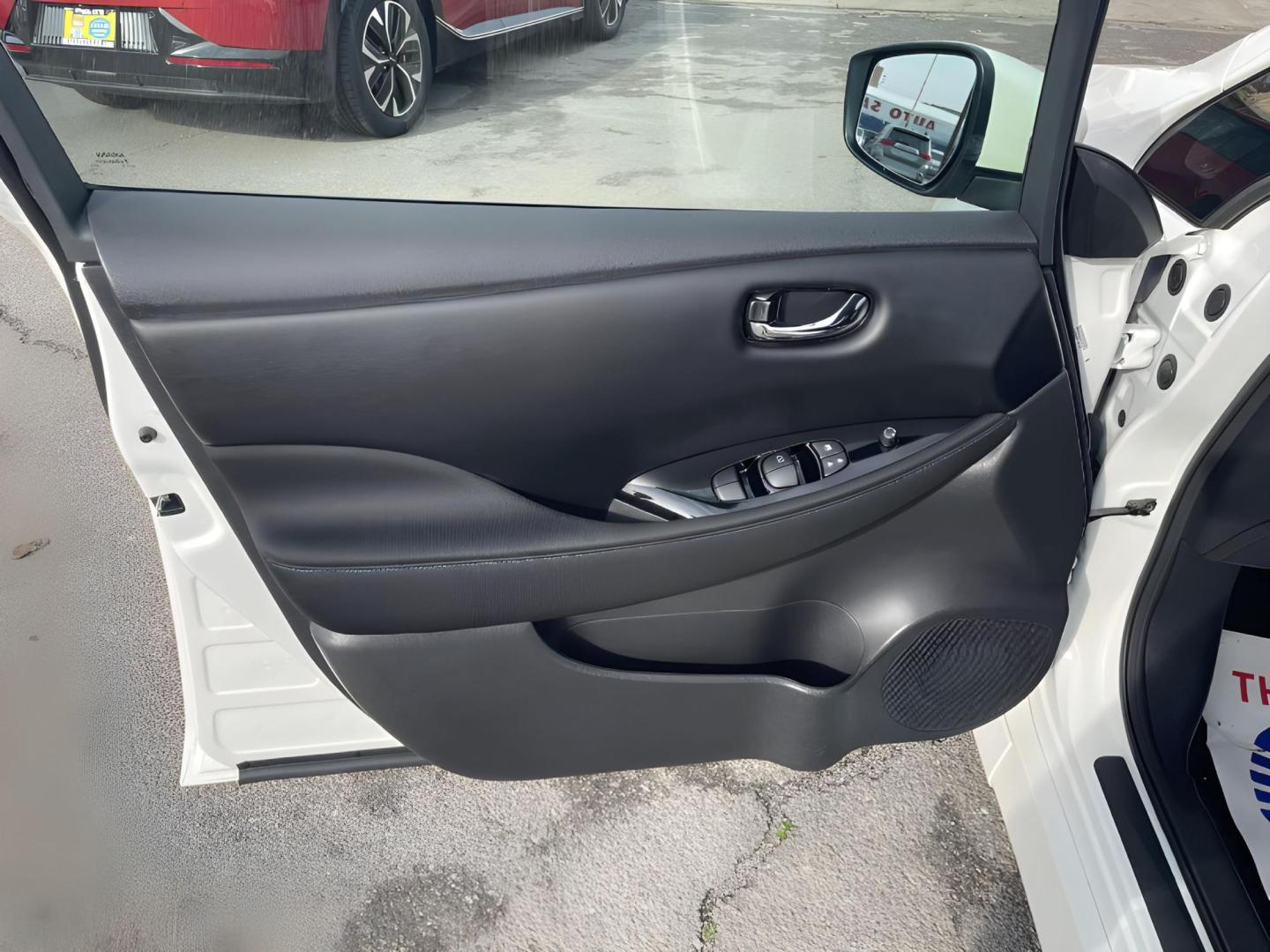 2022 WHITE Nissan LEAF SV (1N4AZ1CV4NC) with an ELECTRIC engine, CVT transmission, located at 722 E Miner Ave, Stockton, CA, 95202, (209) 871-6645, 37.956711, -121.282310 - PLUS TAXES AND FEES - Photo#9