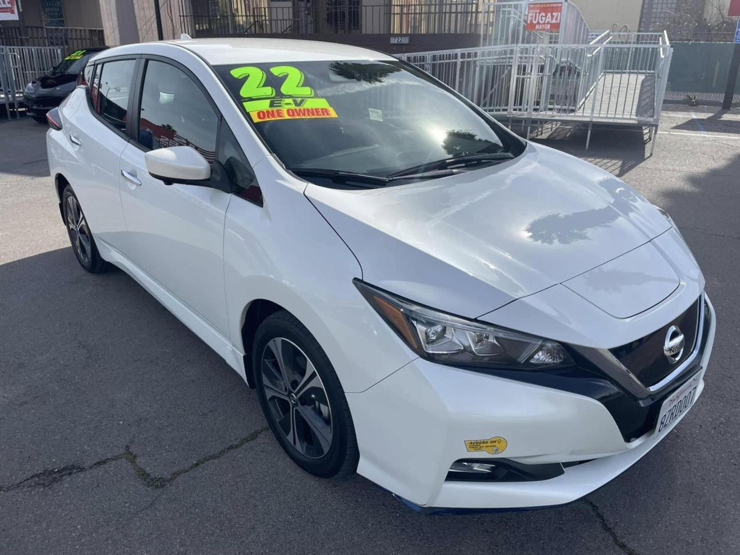 2022 Nissan LEAF SV (1N4BZ1CV9NC) with an ELECTRIC engine, CVT transmission, located at 722 E Miner Ave, Stockton, CA, 95202, (209) 871-6645, 37.956711, -121.282310 - PLUS TAXES AND FEES NO CHARGER AVAILABLE - Photo#1