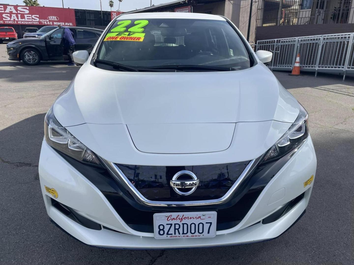 2022 Nissan LEAF SV (1N4BZ1CV9NC) with an ELECTRIC engine, CVT transmission, located at 722 E Miner Ave, Stockton, CA, 95202, (209) 871-6645, 37.956711, -121.282310 - PLUS TAXES AND FEES NO CHARGER AVAILABLE - Photo#2