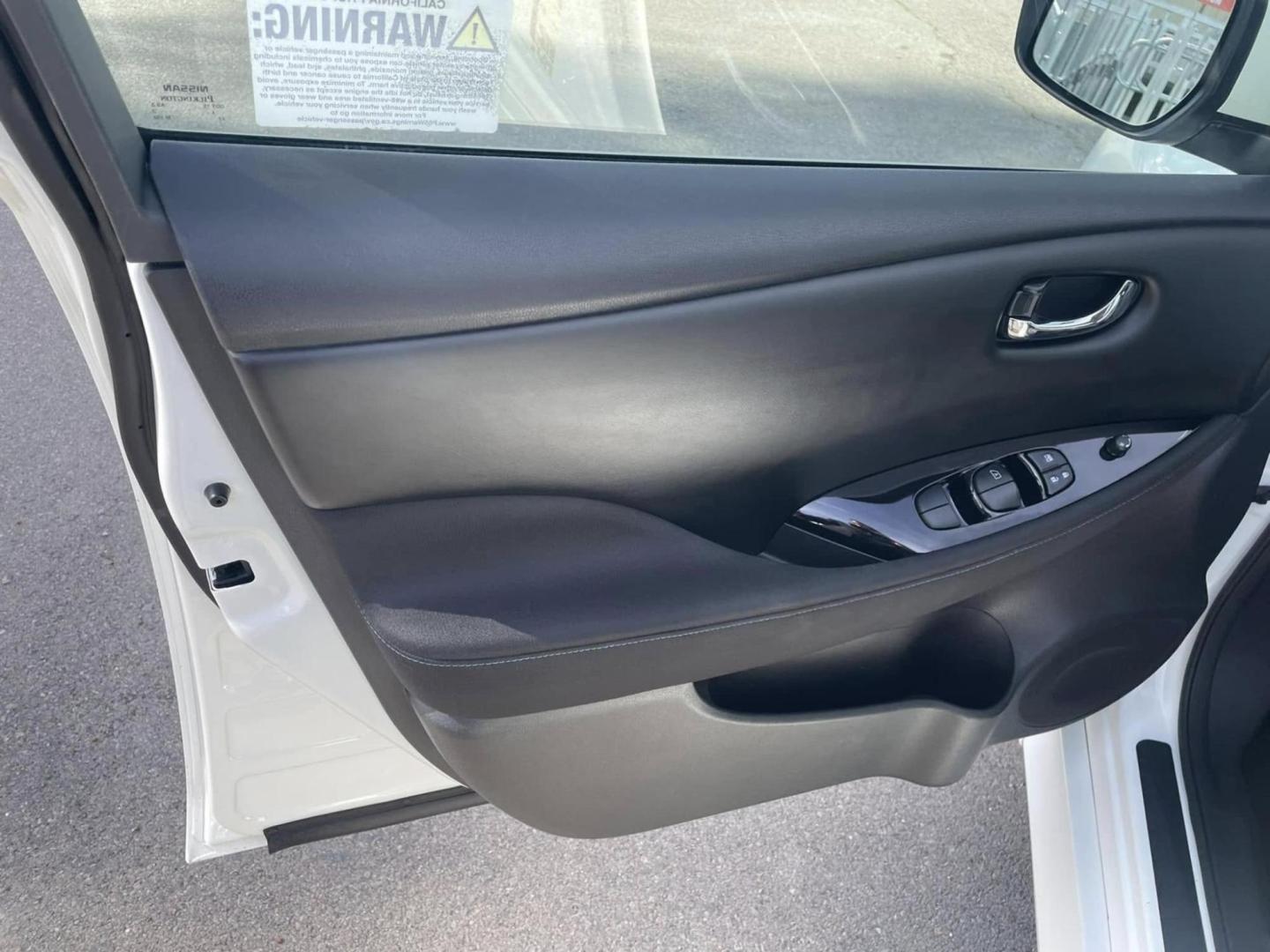 2022 Nissan LEAF SV (1N4BZ1CV9NC) with an ELECTRIC engine, CVT transmission, located at 722 E Miner Ave, Stockton, CA, 95202, (209) 871-6645, 37.956711, -121.282310 - PLUS TAXES AND FEES NO CHARGER AVAILABLE - Photo#4