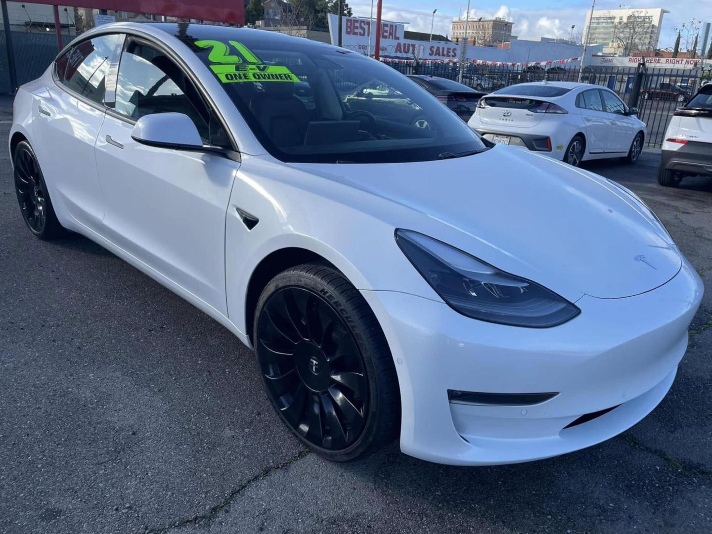 2021 WHITE Tesla Model 3 Long Range (5YJ3E1EB1MF) with an ELECTRIC engine, 1A transmission, located at 722 E Miner Ave, Stockton, CA, 95202, (209) 871-6645, 37.956711, -121.282310 - PLUS TAXES AND FEES NO CHARGER AVAILABLE - Photo#1