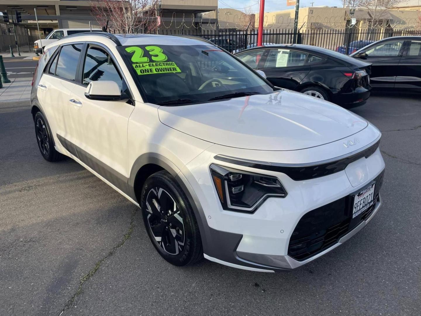 2023 WHITE Kia Niro EV Wave (KNDCT3L19P5) , 6A transmission, located at 722 E Miner Ave, Stockton, CA, 95202, (209) 871-6645, 37.956711, -121.282310 - PLUS TAXES AND FEES - Photo#1