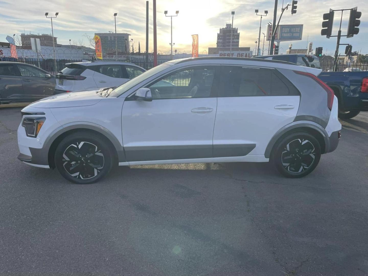 2023 WHITE Kia Niro EV Wave (KNDCT3L19P5) , 6A transmission, located at 722 E Miner Ave, Stockton, CA, 95202, (209) 871-6645, 37.956711, -121.282310 - PLUS TAXES AND FEES - Photo#12