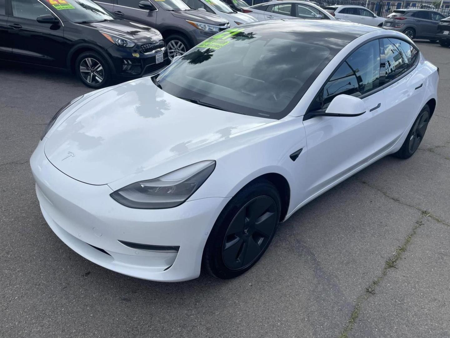 2021 WHITE Tesla Model 3 Long Range (5YJ3E1EB7MF) with an ELECTRIC engine, 1A transmission, located at 722 E Miner Ave, Stockton, CA, 95202, (209) 871-6645, 37.956711, -121.282310 - PLUS TAXES AND FEES NO CHARGER AVAILABLE - Photo#4