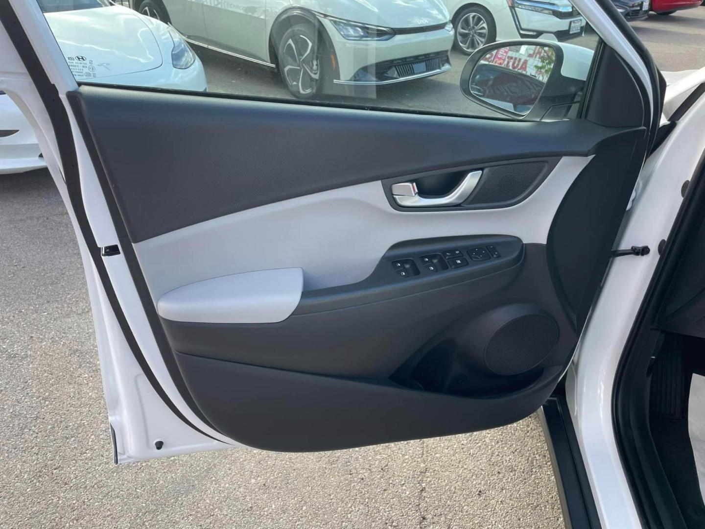 2022 WHITE /GRAY Hyundai Kona EV Limited (KM8K33AGXNU) with an ELECTRIC engine, 1A transmission, located at 722 E Miner Ave, Stockton, CA, 95202, (209) 871-6645, 37.956711, -121.282310 - Up to $4,000 in Savings This vehicle may qualify for the Pre-Owned Clean Vehicle tax credit made available to taxpayers in the Inflation Reduction Act. For comprehensive details on the full range of eligibility requirements and to gain further insight into the Pre-Owned Clean Vehicle tax credit, w - Photo#5